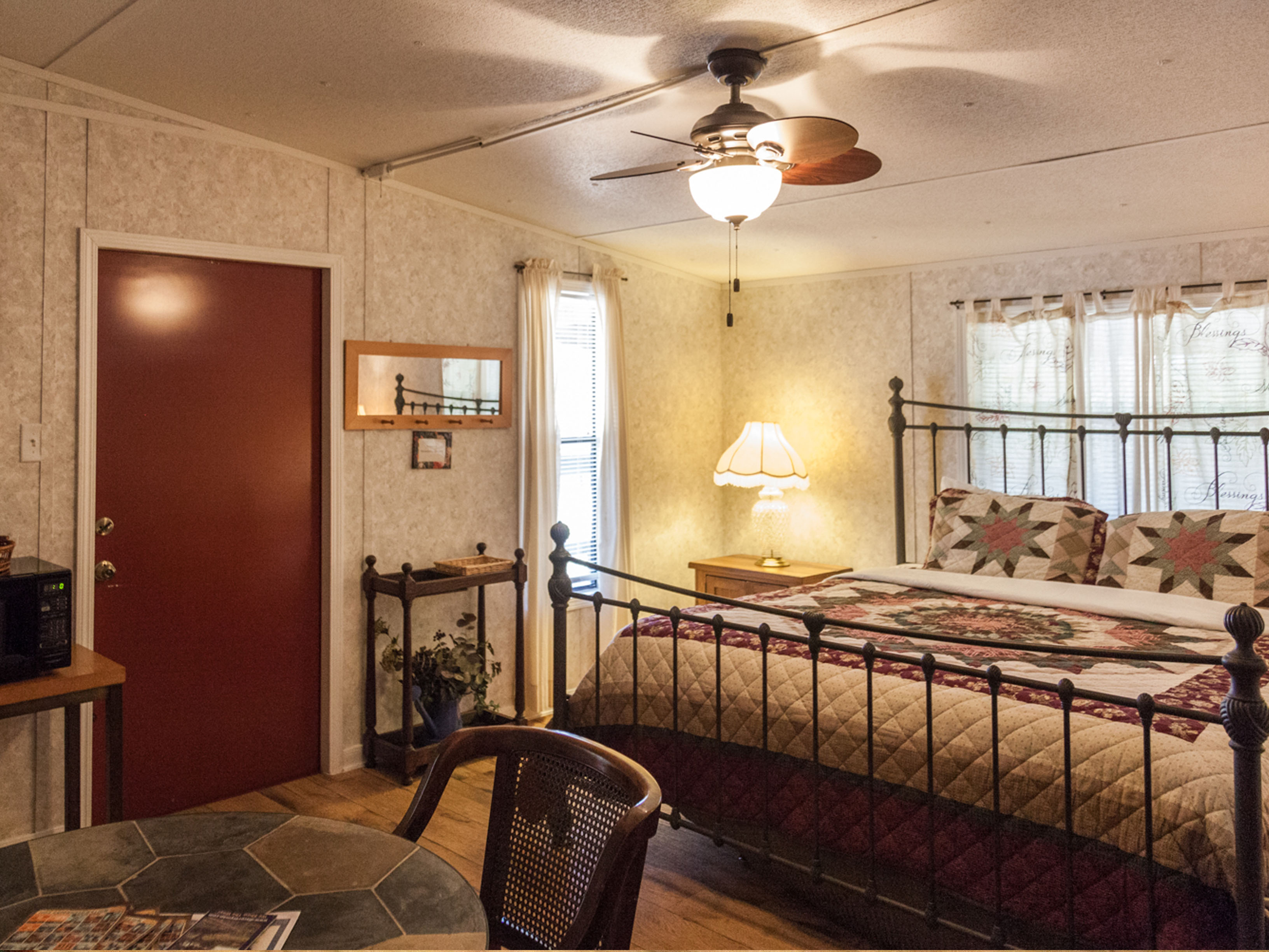 Efficiency cabin suite for two guests
